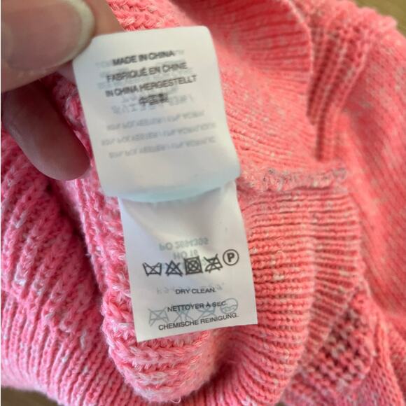 J.Crew Hot Pink Crewneck Sweater Size M Ribbed Knit Buttons on Shoulder Preppy - Picture 5 of 7